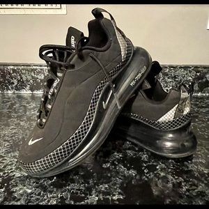 Nike Air Max MX-720-818 GS Black Metallic Silver.